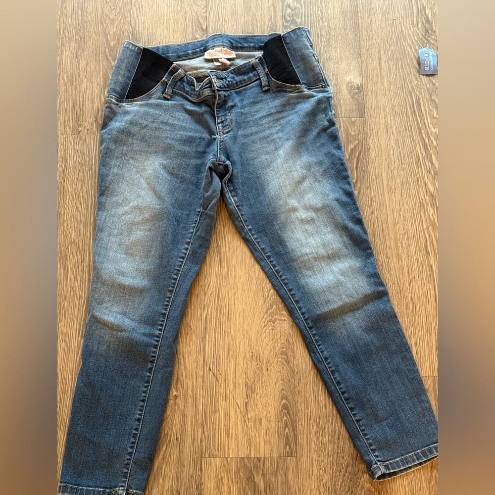 Maternity jeans size 8
